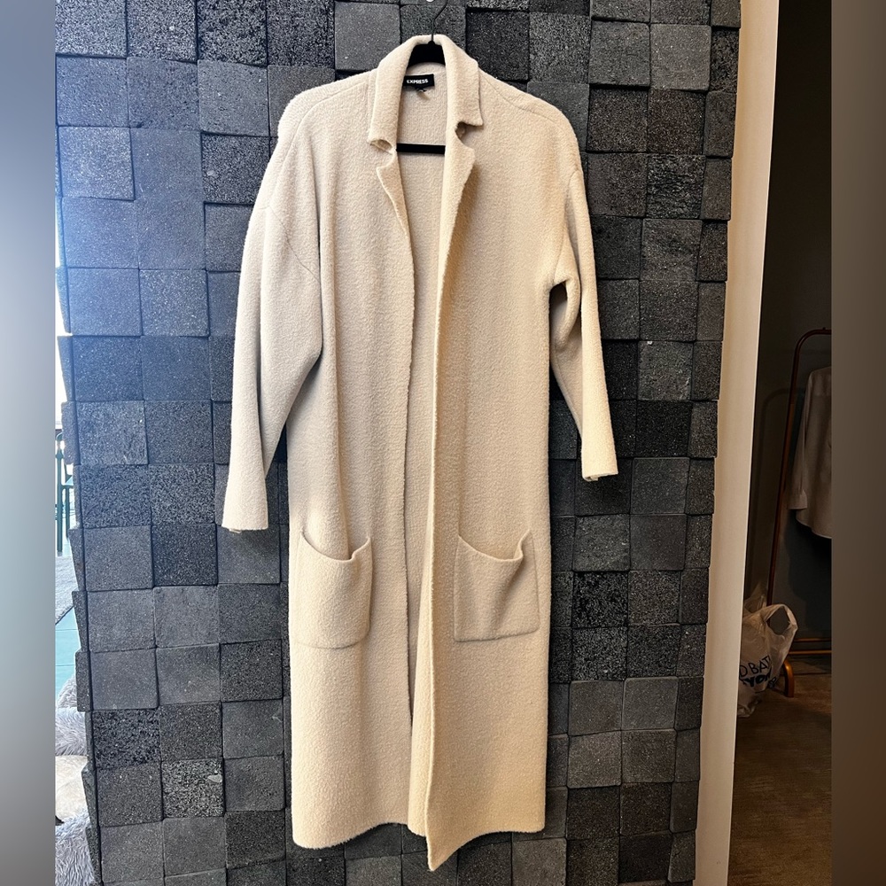Long soft opened sweater